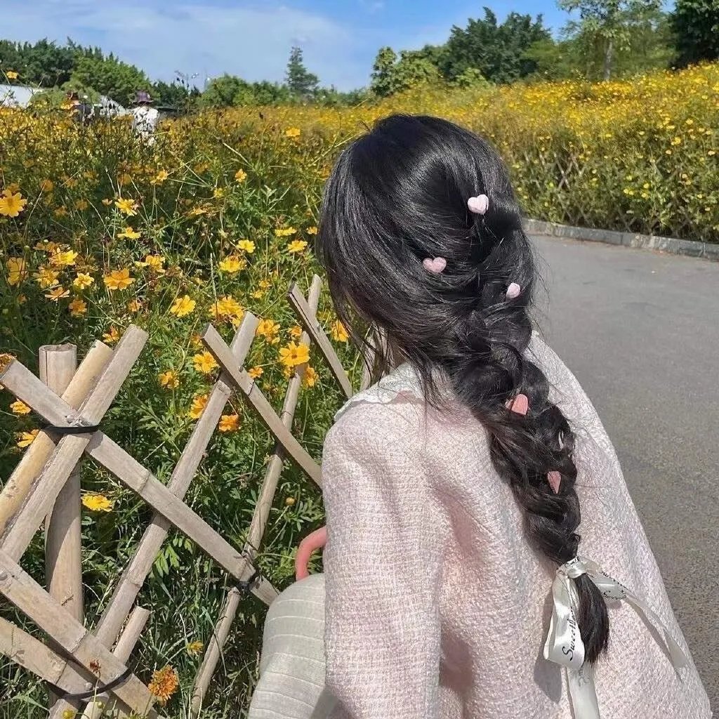 莉兹·博登手持斧头